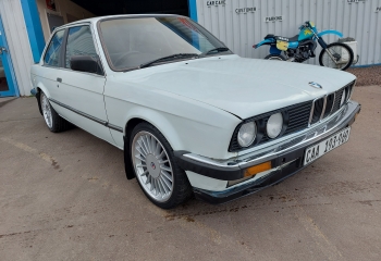 BMW E30 320i Manual